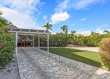 Tropische villa met grote tuin en zwembad - 28