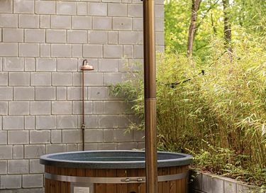 Unique lakeside holiday home with hot tub - 33