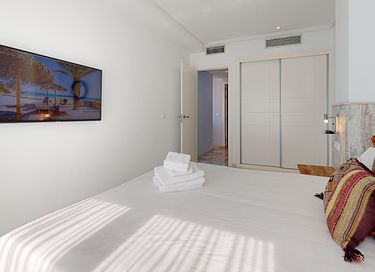 Luxury apartment with sea view on the beach - 8
