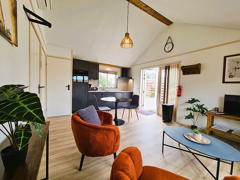 Tiny house (2p) op het Friese platteland - 4