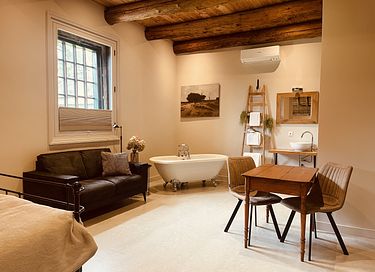 Apartamento con bañera en una antigua granja