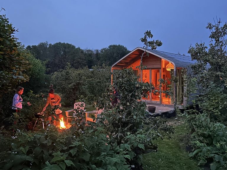 Maison enveloppante dans un magnifique jardin de cueillette - 1