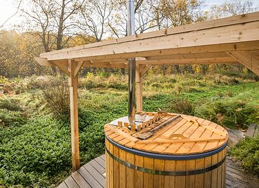 Luxe privé glamping aan het water met hottub - 25