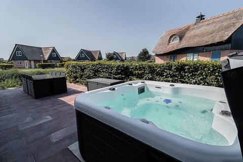 Vakantiehuis (8p) aan het water met wellness - 2