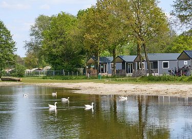 Chalet met privé hottub aan de speelvijver - 9