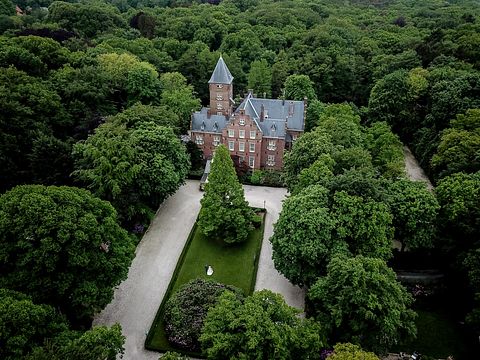 Passer la nuit dans une chambre de château majestueuse - 4