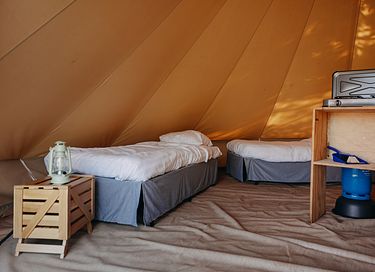 Klassieke safaritent op Nederlandse camping - 7