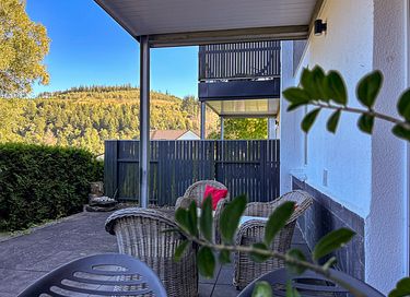 Luxuriöse Wohnung mit umzäuntem Garten