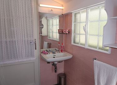 Groot vakantiehuis met uitzicht op een meer - 7