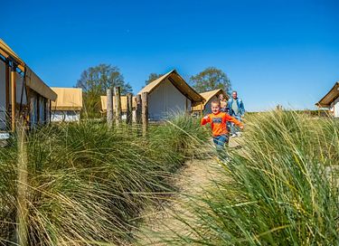 Glamping tent near the beach and a lake - 29