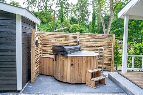 Lodge voor 6 personen met eigen hottub  - 3