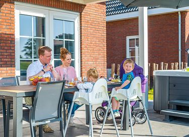 Vakantiehuis aan het water met bubbelbad - 14