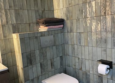Spend the night in an orangery with hot tub - 12