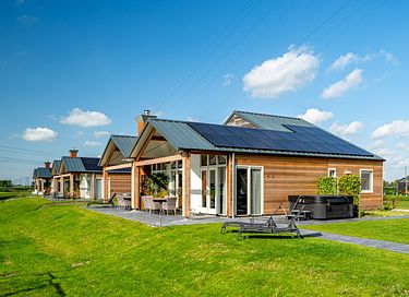 Vacation villa (14p) in Friesland with spa