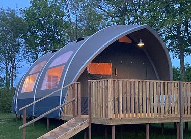 Tente glamping de luxe au bord d'un lac avec vue - 13
