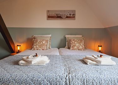 Chambre confortable avec salle de bain privée et vue - 2