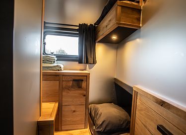 Bateau de conception unique et durable pour 5 personnes. - 9