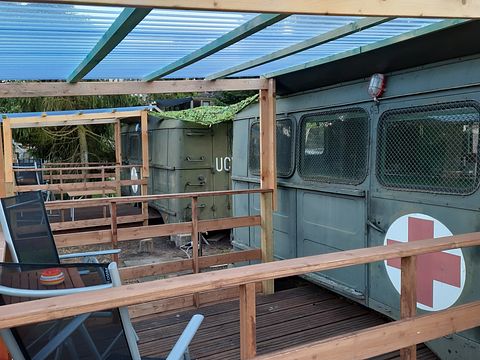 Omgebouwde leger operatiewagen in de natuur! - 4