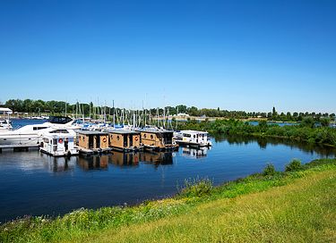 Urlaub auf Ihrem eigenen Hausboot genießen - 21