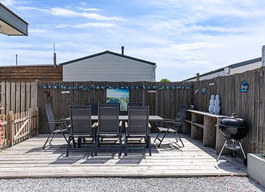 Spacious holiday home with hot tub and garden - 34