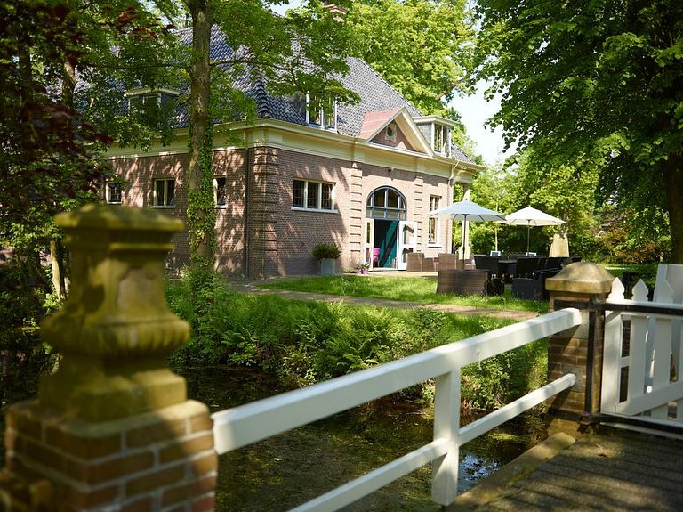 Voormalig koetshuis op Drents landgoed - 1