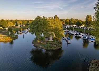 Tiny house aan het water