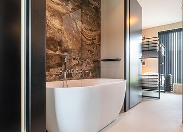 Villa met jacuzzi aan het water - 15