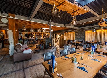 Tiny House met terras bij een mooi strand - 16