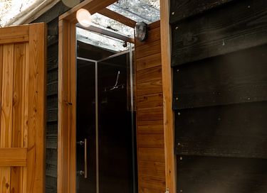 Waterfront teahouse with hot tub - 14