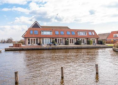 Vacation home (6p) at port in Friesland