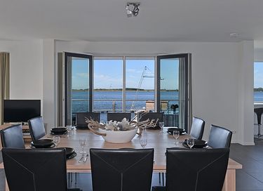 Vakantiewonin met sauna en zicht op het water - 11