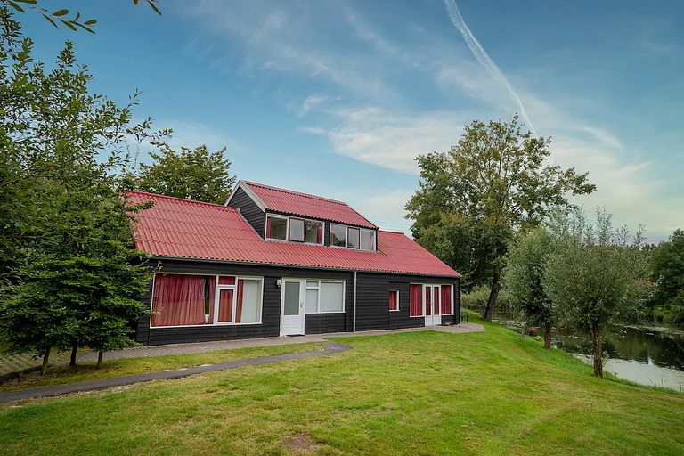 Vakantiehuis (12p) in bosrijke omgeving  - 1