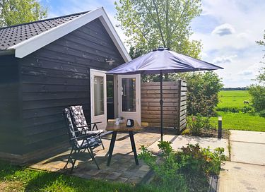 Tiny house (2p) op het Friese platteland - 11