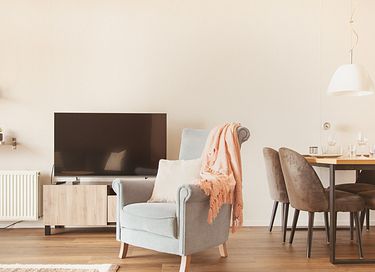 Stylish accommodation overlooking the water - 5