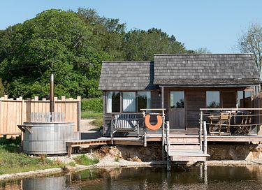 tiny house au bord de l'eau avec bain à remous privé - 3