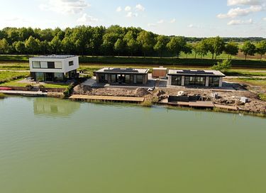 Luxe vakantiebungalow direct aan het water - 23