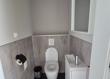 Quietly located chalet with covered porch - 9