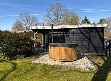 Feriehus (4 pers.) med hottub i skovrigt feriecenter - 2