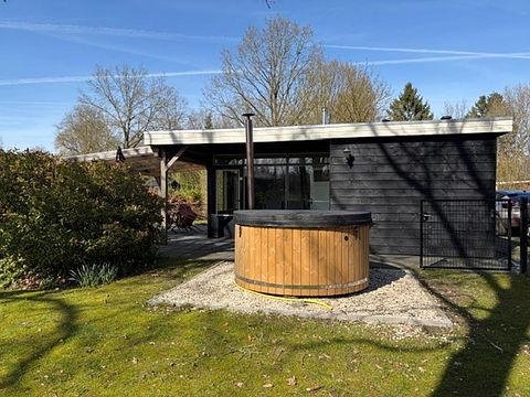 Feriehus (4 pers.) med hottub i skovrigt feriecenter - 2