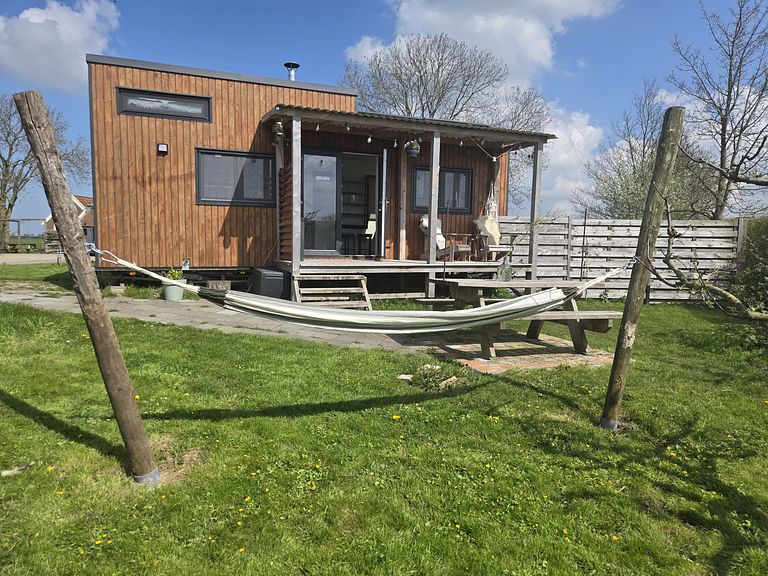 Tiny house on the water near Leeuwarden - 1