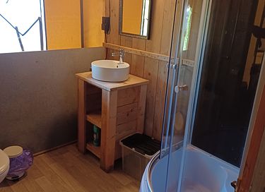 Safaritent met privé sanitair voor 6 personen - 16