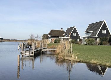Ruime vakantievilla direct aan het water - 5