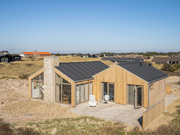 Træferiehus 100 meter fra havet - 1