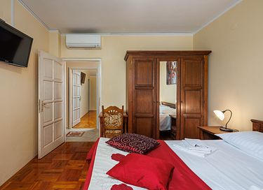 Large villa with private pool and spacious garden - 18