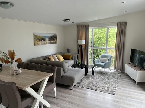 Tiny House met terras bij een mooi strand - 5
