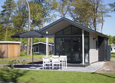 Chalet confortable dans un parc verdoyant
