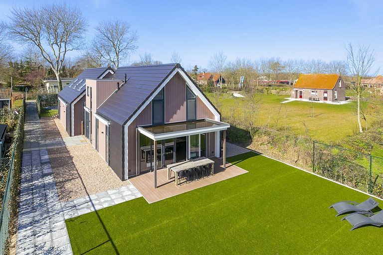 Grote vakantievilla met jacuzzi vlakbij zee - 1