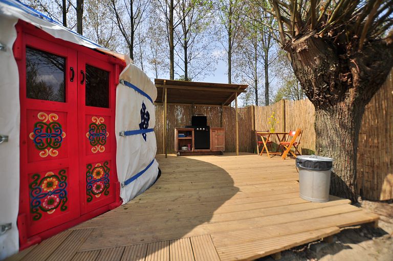 Yourte avec terrasse privée spacieuse et cuisine extérieure - 1