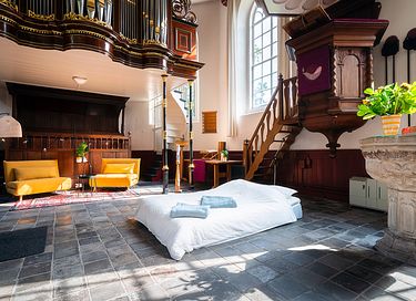 Hemels overnachten in je eigen kerkje - 4