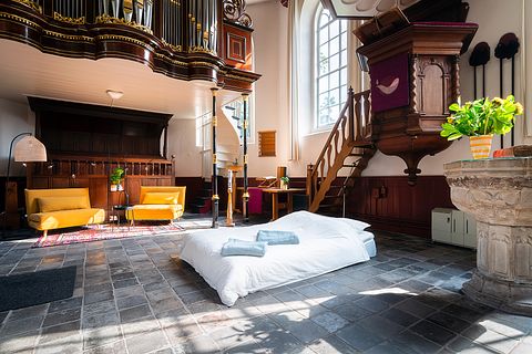 Hemels overnachten in je eigen kerkje - 4